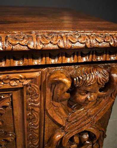 Noble chest Renaissance in carved walnut